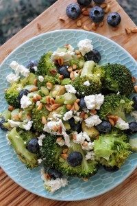 Broccolisalade met geitenkaas uit kookboek Elke dag Koolhydraatarm